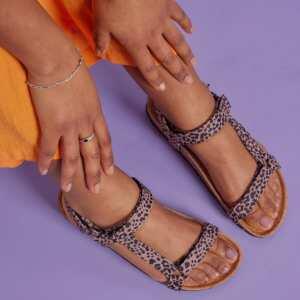 Sandalen mit leomuster