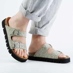 Sandalen grün Blumemmuster